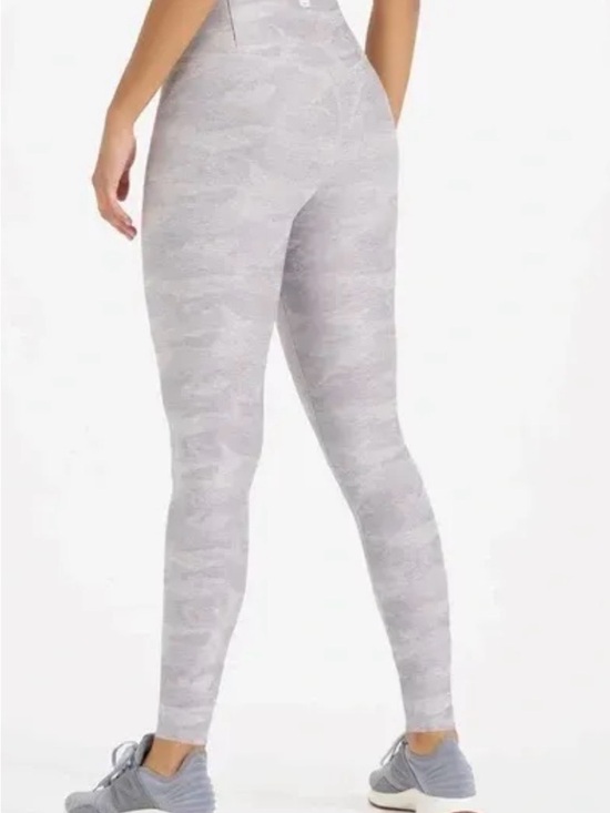 Vuori Pants - VUORI Clean Elevation New With Tags Women’s Leggings Pale Heather  L